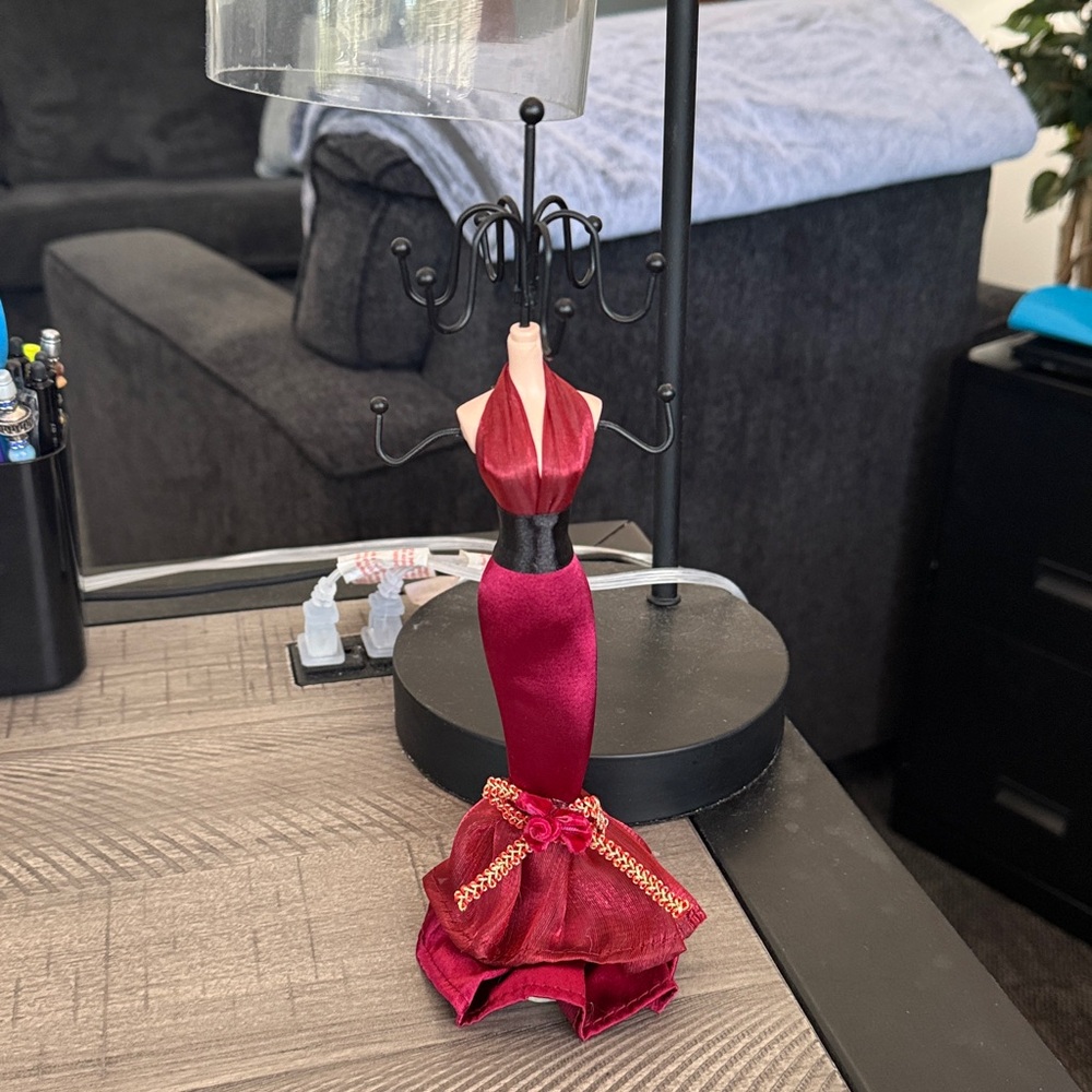 Elegant Red Jewelry Necklace Mannequin